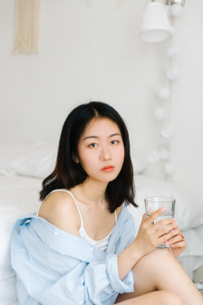 姬小满裸妆图片